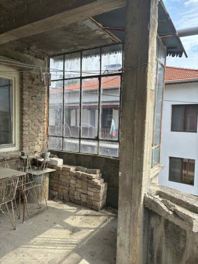 Image No.16-3 Bed Maisonette for sale