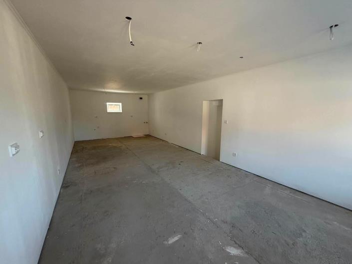 Image No.12-2 Bed House for sale