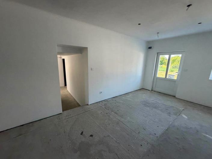 Image No.11-2 Bed House for sale