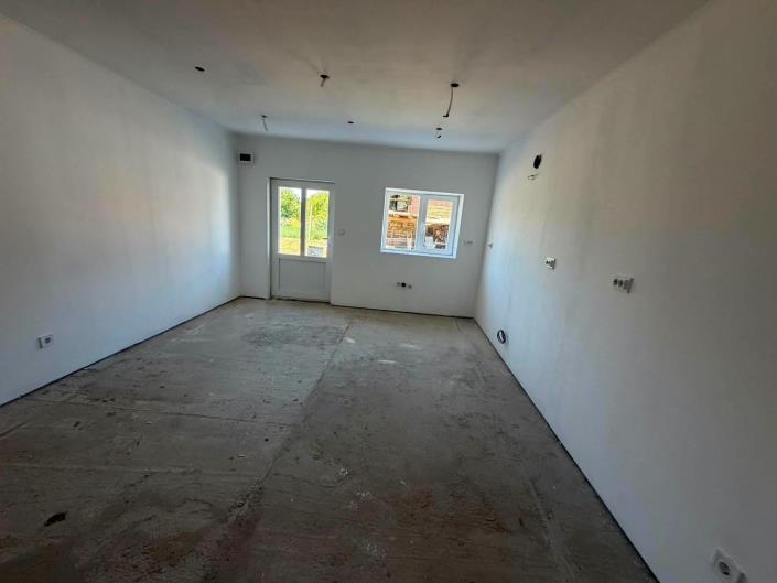 Image No.14-2 Bed House for sale