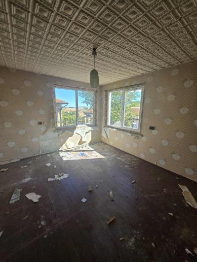 Image No.12-2 Bed House for sale