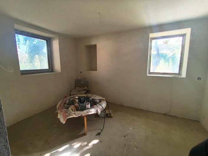 Image No.8-2 Bed House for sale