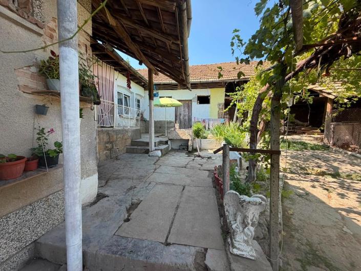 Image No.41-2 Bed House for sale