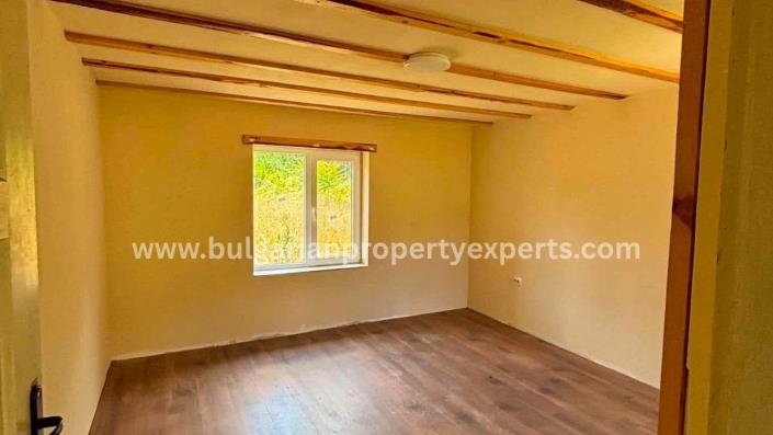 Image No.10-3 Bed House for sale
