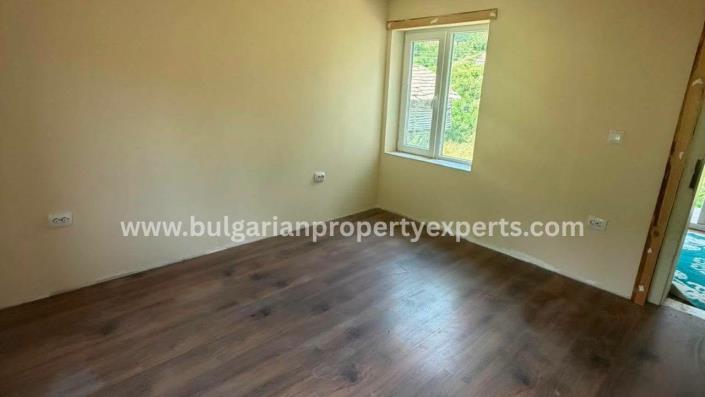 Image No.18-3 Bed House for sale
