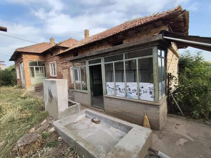 Image No.2-Bungalow de 2 chambres à vendre à Strahilovo