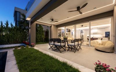1000067835