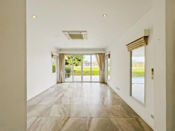 Image No.21-3 Bed Villa for sale