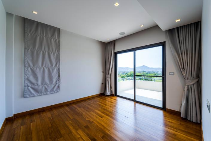 Image No.30-5 Bed Villa for sale