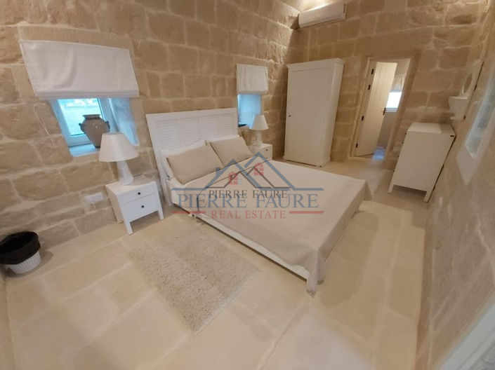 Image No.10-5 Bed Farmhouse for sale