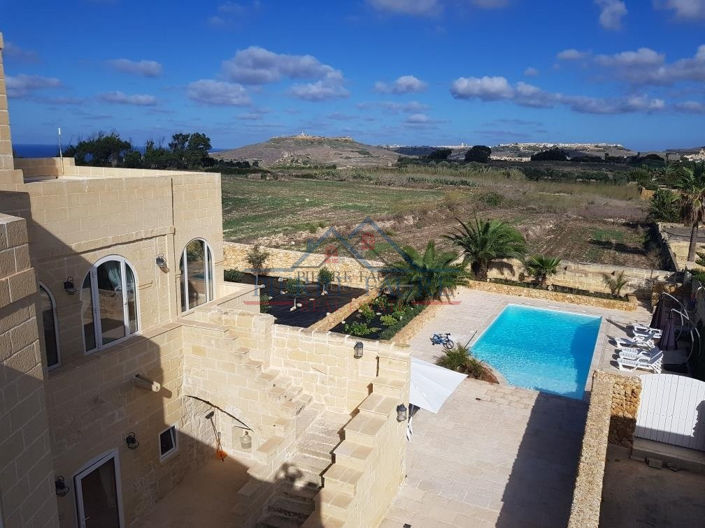 Image No.24-5 Bed Farmhouse for sale