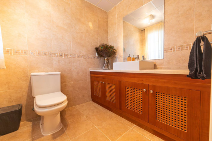 Image No.17-4 Bed Townhouse for sale