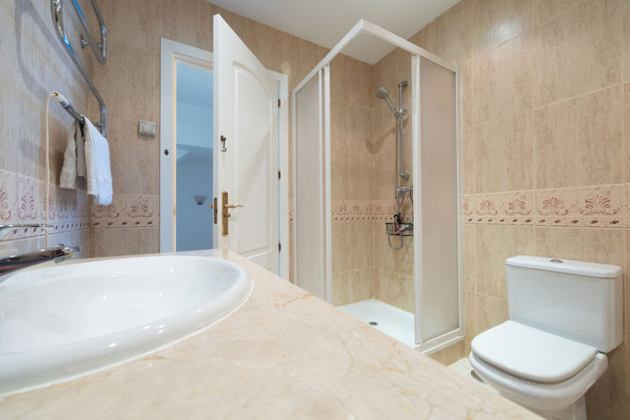 Image No.22-4 Bed Townhouse for sale