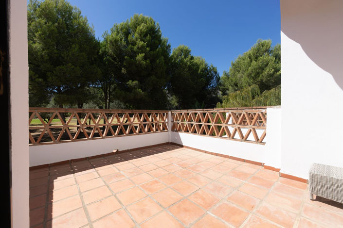 Image No.23-4 Bed Townhouse for sale