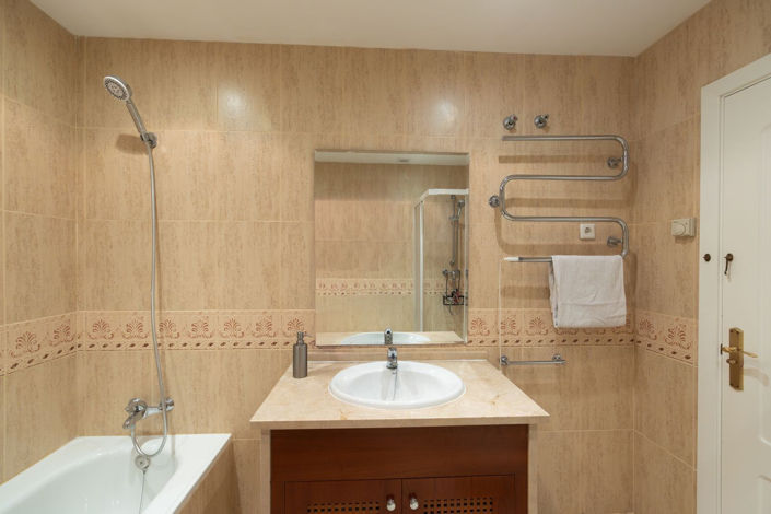 Image No.25-4 Bed Townhouse for sale