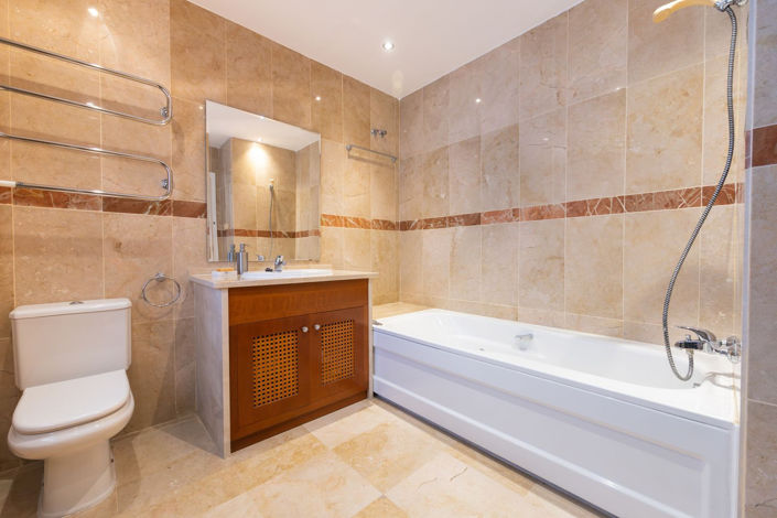 Image No.29-4 Bed Townhouse for sale