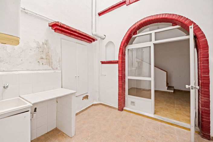 Image No.6-6 Bed Townhouse for sale