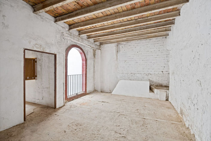 Image No.8-6 Bed Townhouse for sale