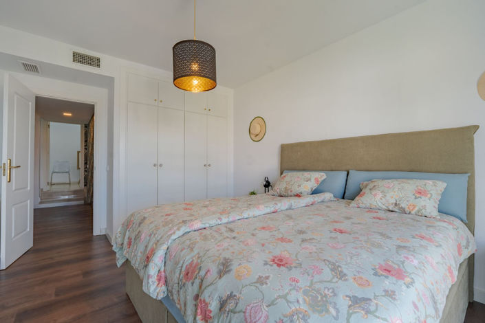 Image No.19-6 Bed Townhouse for sale