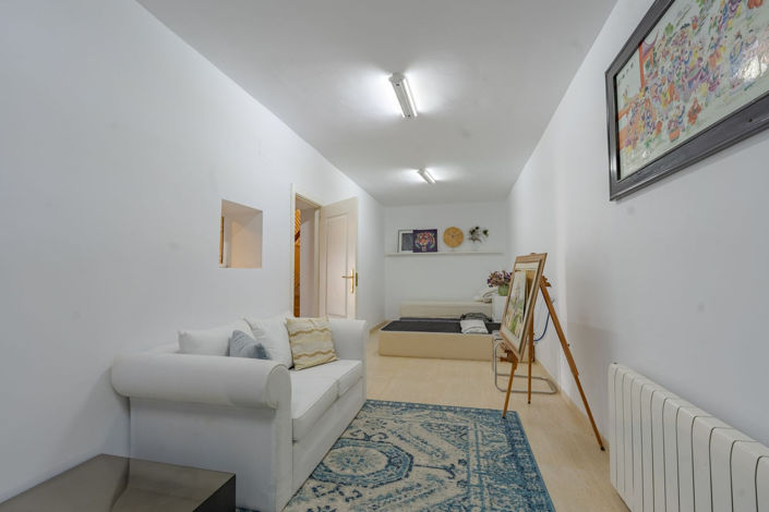 Image No.24-6 Bed Townhouse for sale