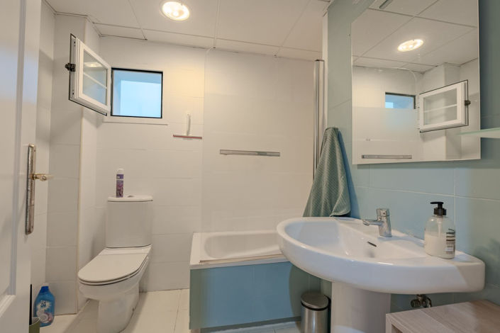 Image No.25-6 Bed Townhouse for sale