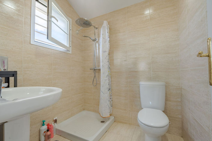 Image No.28-6 Bed Townhouse for sale