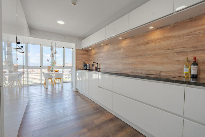 Image No.4-6 Bed Townhouse for sale