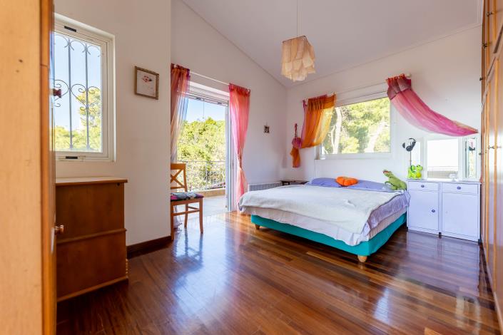 Image No.53-3 Bed House for sale