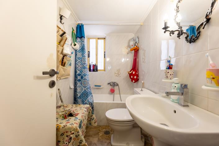 Image No.13-7 Bed Property for sale