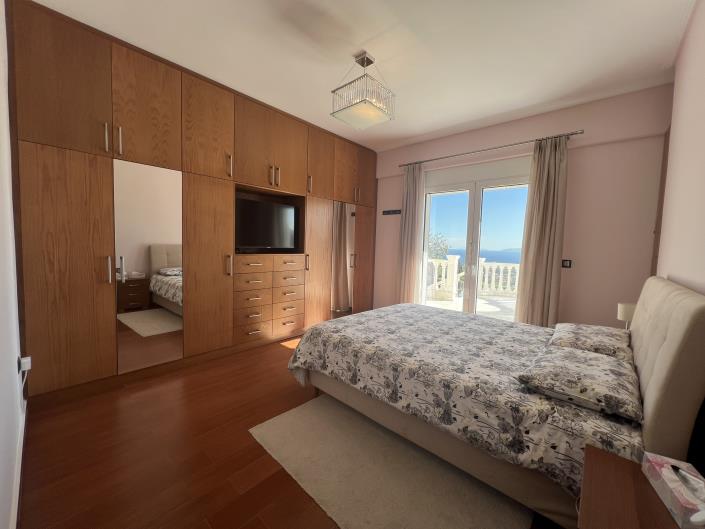 Image No.8-12 Bed Mansion for sale