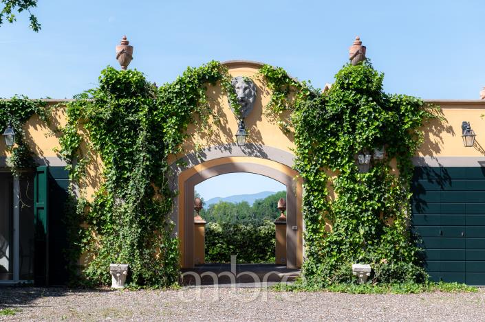 Image No.7-9 Bed Villa for sale