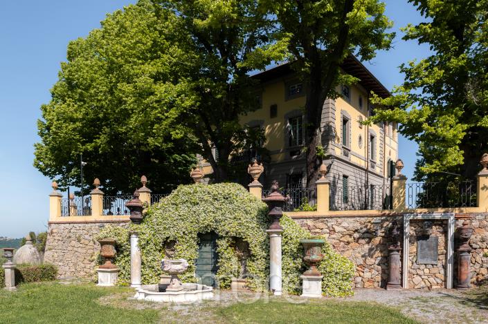 Image No.5-9 Bed Villa for sale
