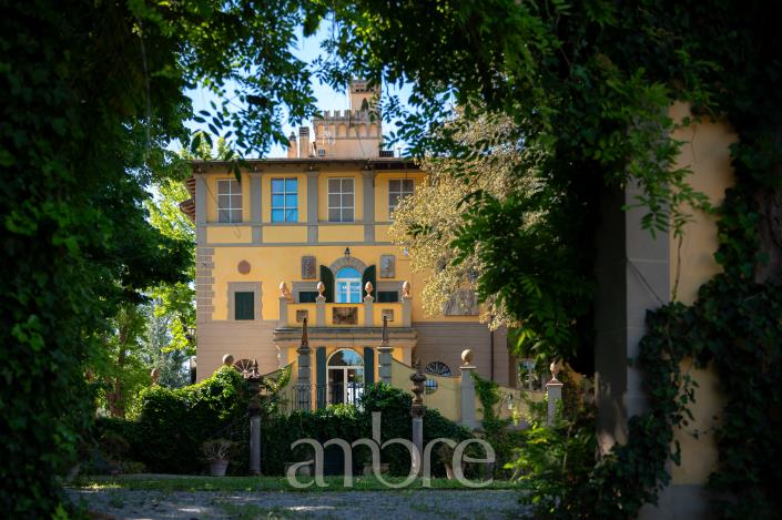Image No.4-9 Bed Villa for sale