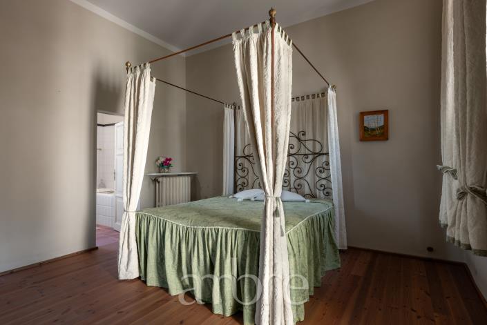 Image No.15-8 Bed Chateaux for sale
