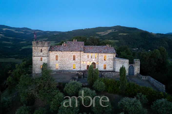 Image No.32-8 Bed Chateaux for sale