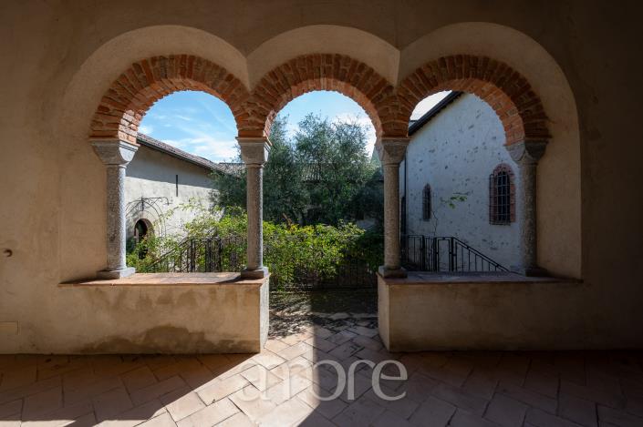 Image No.22-8 Bed Chateaux for sale