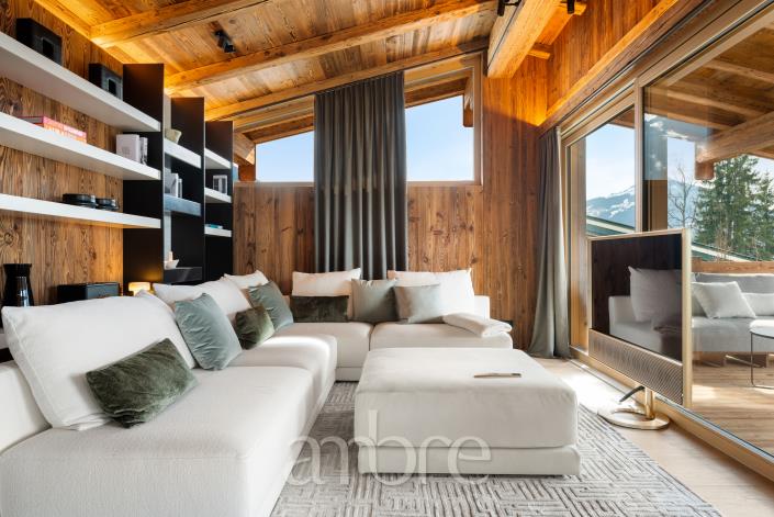 Image No.5-4 Bed Chalet for sale