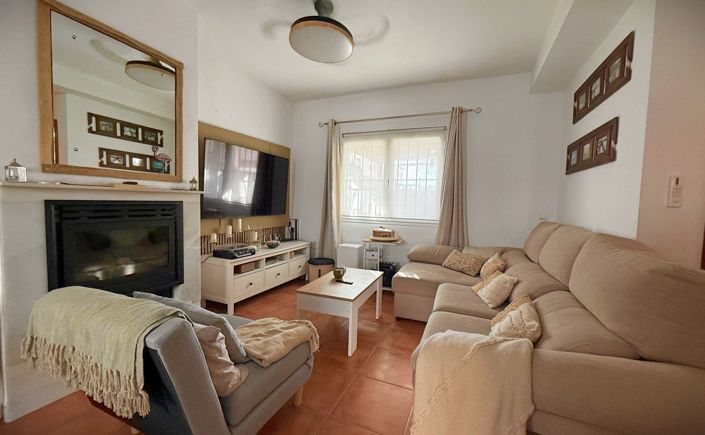 Image No.25-4 Bed Townhouse for sale