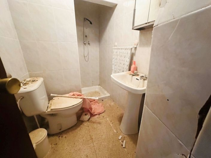 Image No.16-7 Bed Townhouse for sale