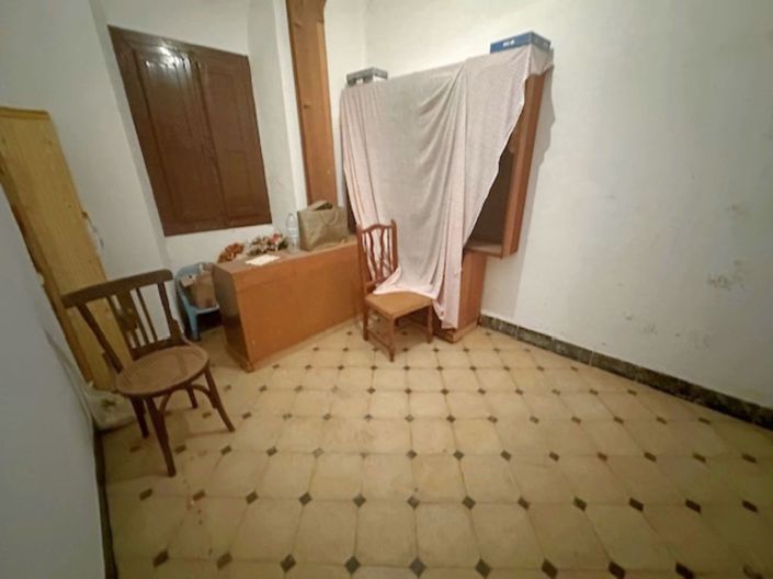 Image No.20-7 Bed Townhouse for sale