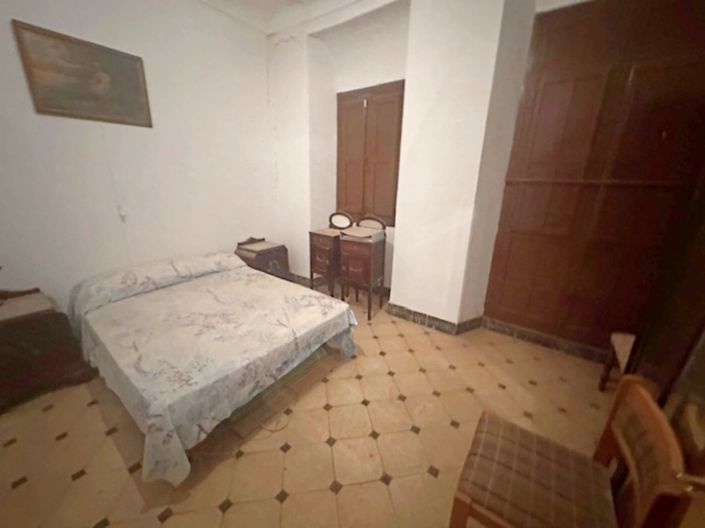 Image No.22-7 Bed Townhouse for sale