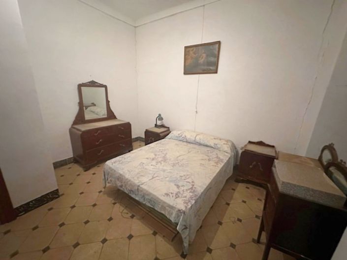 Image No.23-7 Bed Townhouse for sale