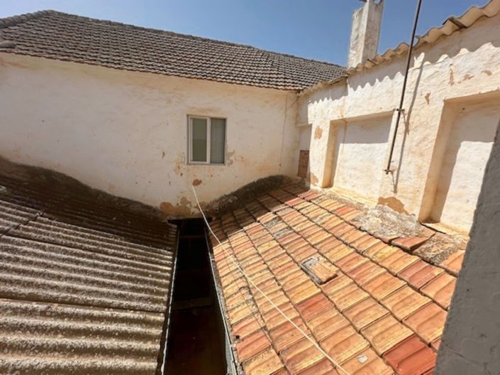 Image No.24-7 Bed Townhouse for sale