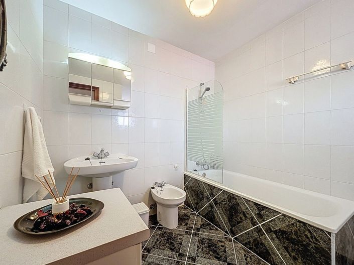 Image No.27-5 Bed Villa for sale