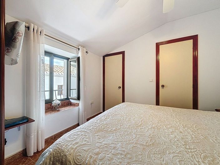 Image No.42-5 Bed Villa for sale
