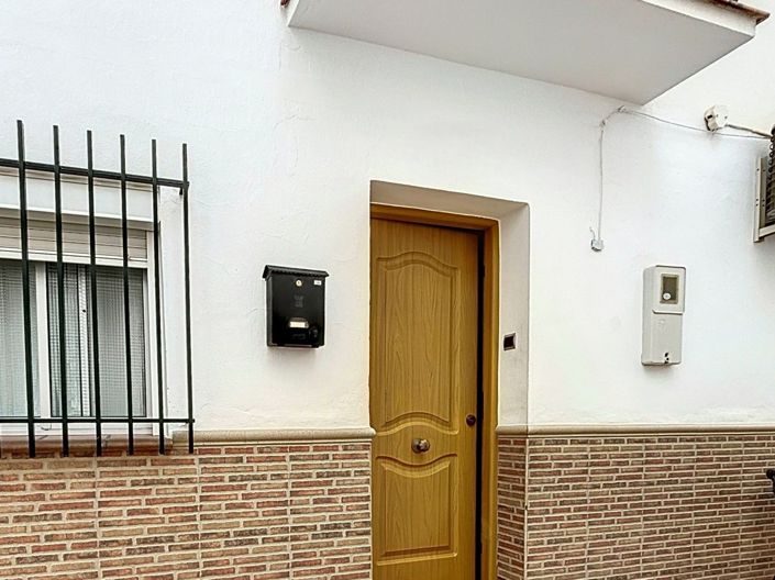Image No.2-3 Bed Villa for sale