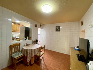 12-9d2414e6554ff283a7dbb3894364f2bd