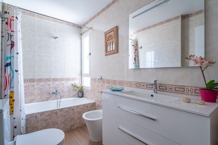 Image No.16-4 Bed Apartment for sale