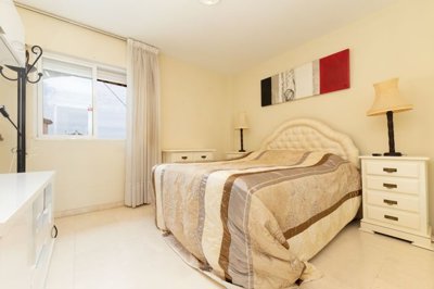 12-9d2414e6554ff283a7dbb3894364f2bd