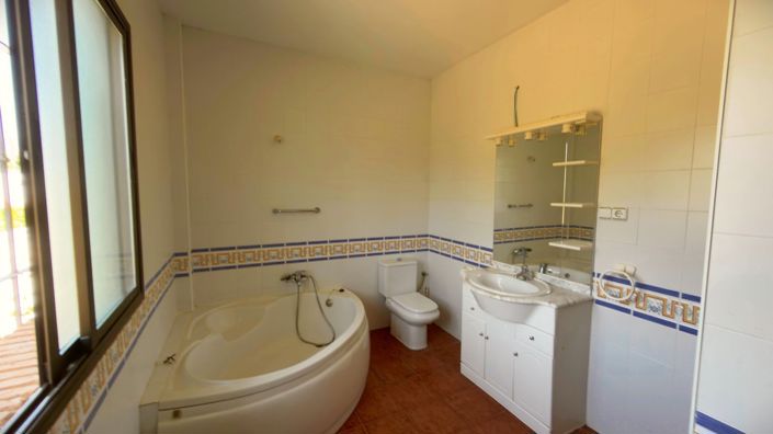 Image No.30-5 Bed Villa for sale